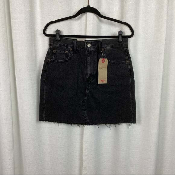 Levi’s Black High Rise Deconstructed Denim Mini Skirt Sz.29 NWT - Picture 4 of 12